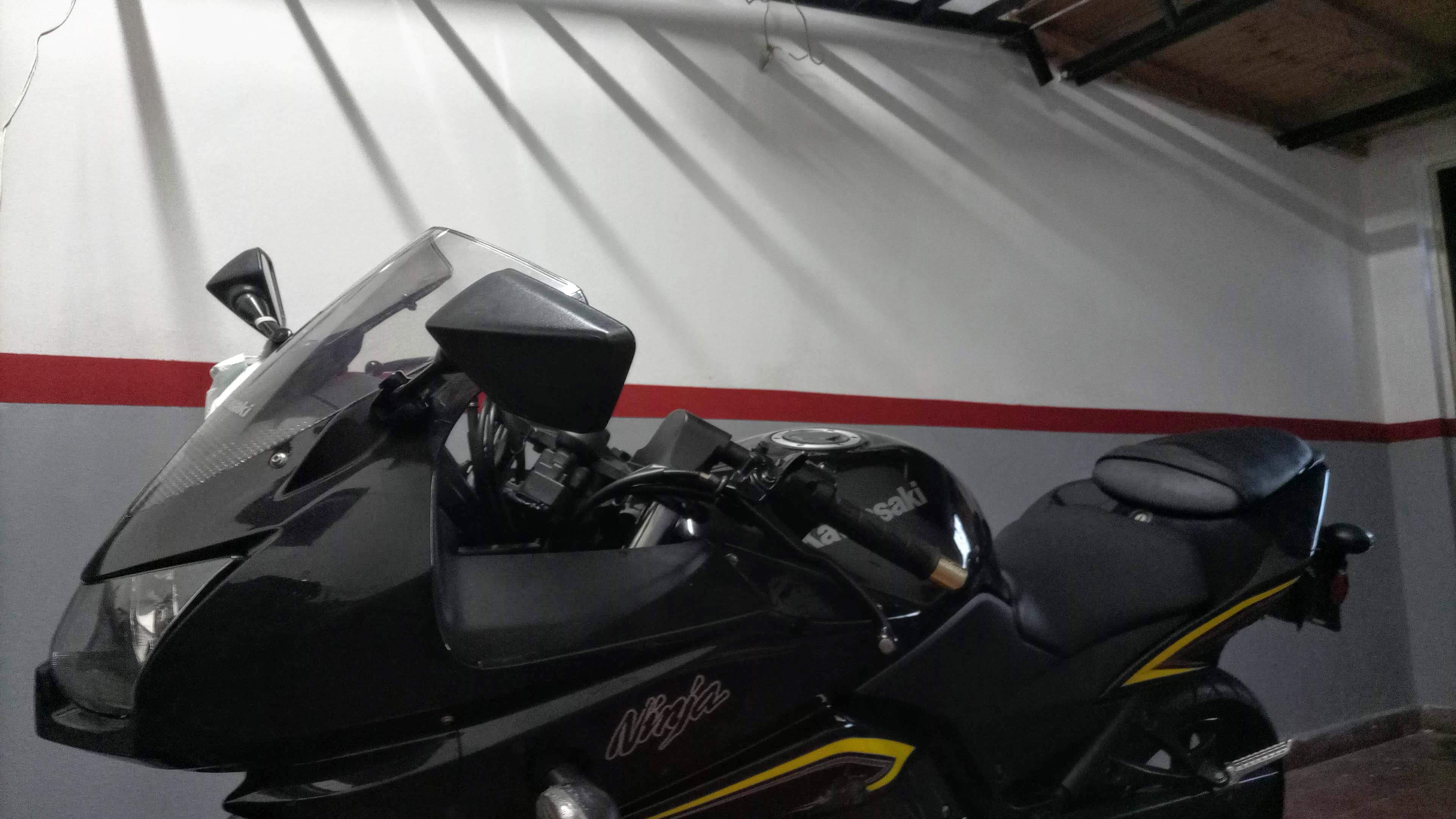 Kawasaki-Ninja-250r-12