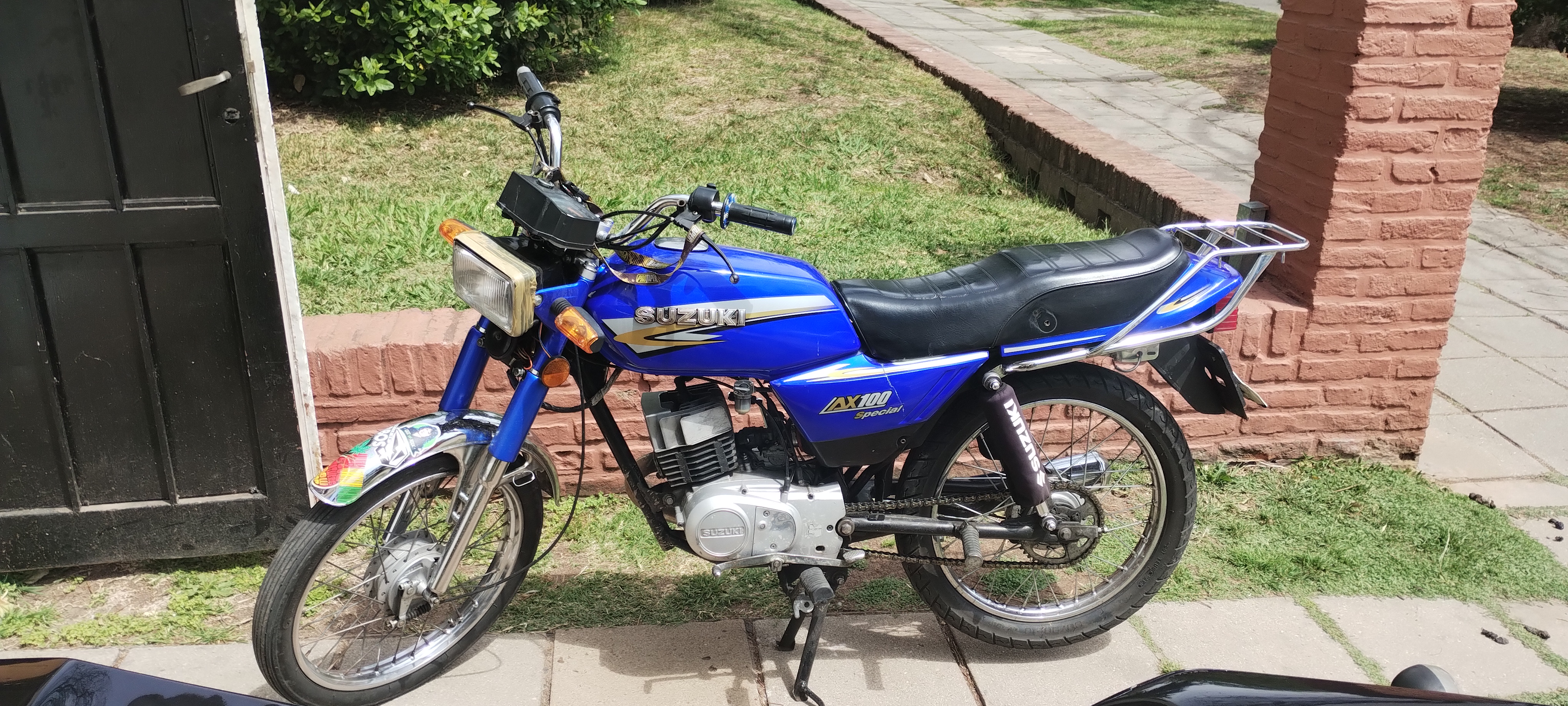 Suzuki-ax-100-14